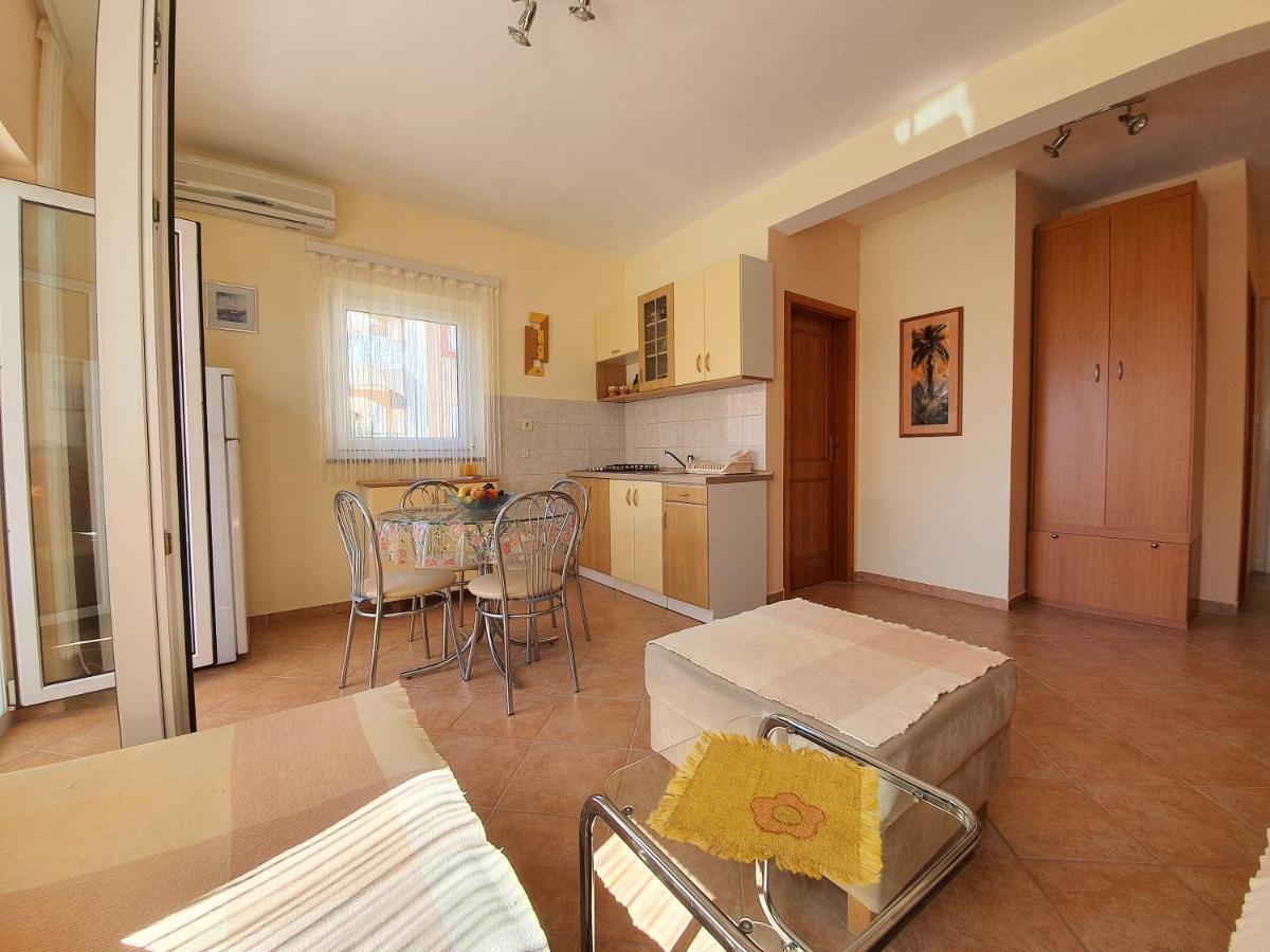Apartments Coral Novalja Ngoại thất bức ảnh