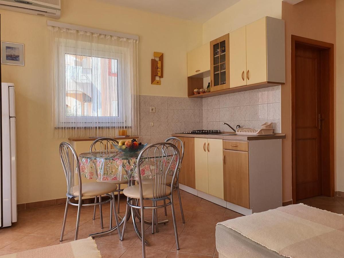Apartments Coral Novalja Ngoại thất bức ảnh