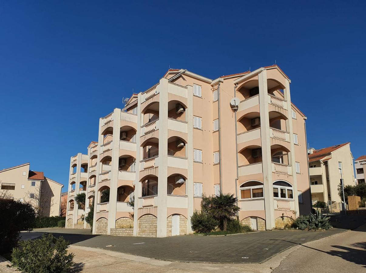 Apartments Coral Novalja Ngoại thất bức ảnh